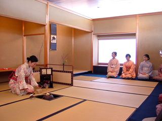 雛飾りのミニ茶会