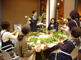 京都　細見美術館 季節の花かざり 初夏篇 くす玉