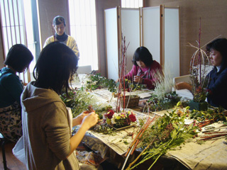 細見美術館 季節の花飾り 春篇 フラワーフォトフレームを作ろう