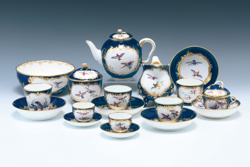 瑠璃地色絵金彩鳥図ティーサーヴィス 妃たちのオーダーメイド セーヴル フランス宮廷の磁器 -マダム・ポンパドゥール、マリー=アントワネット、マリー=ルイーズの愛した名窯- 細見美術館 京都